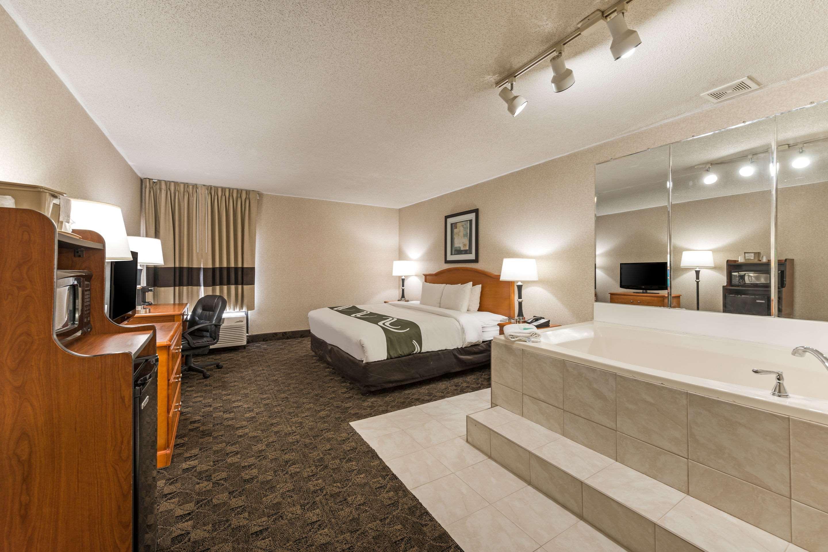 Quality Inn & Suites Portage Exterior photo