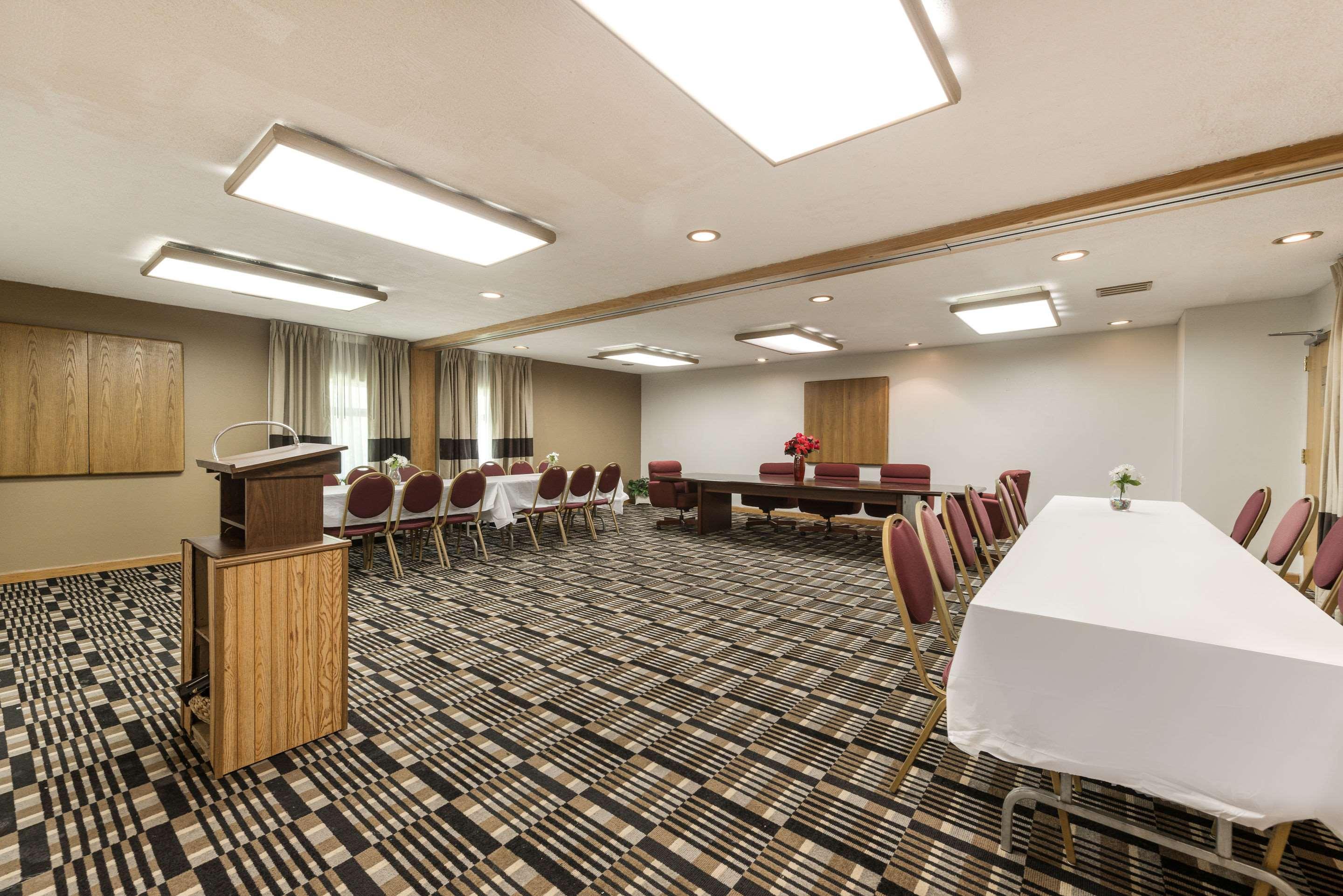 Quality Inn & Suites Portage Exterior photo