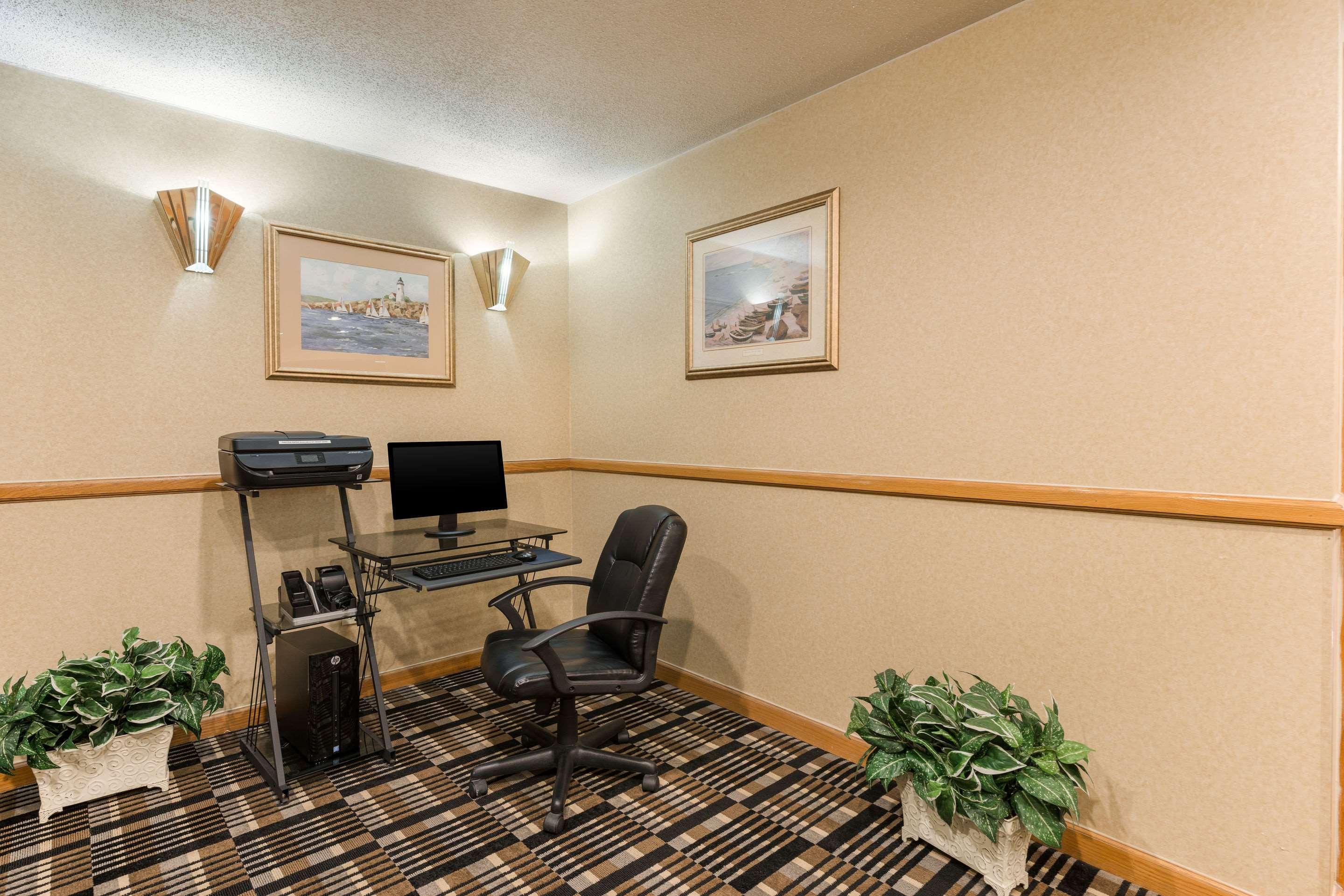 Quality Inn & Suites Portage Exterior photo